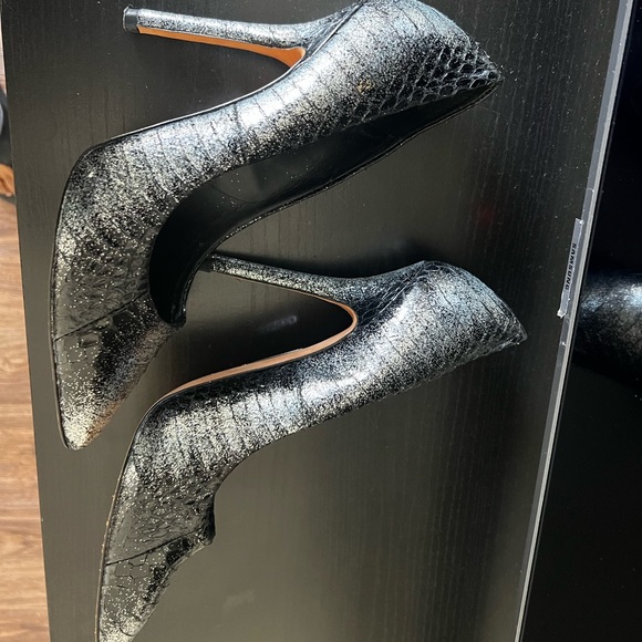 Pumps - Picture 3 of 5